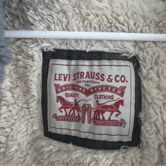 Levi's Men's Checkered Jacket with Gray Hood - Picture 5 of 5